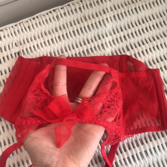 Victoria Secret red garterbelt. Size small. With coloured rhinestones and bows - Picture 3 of 5